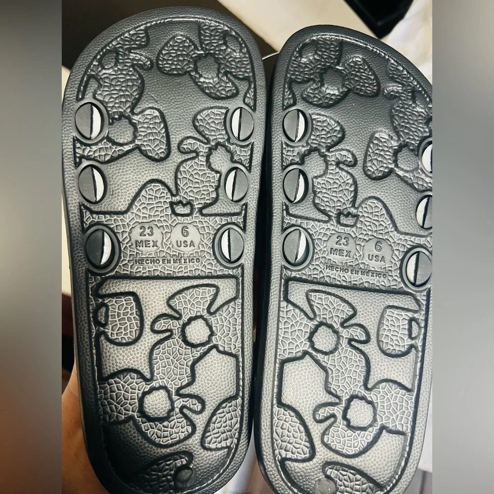 Minecraft kids sandals size USA 6 NEW WITH TAGS
